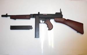 Pistolet - Mitrailleur THOMSON M1.